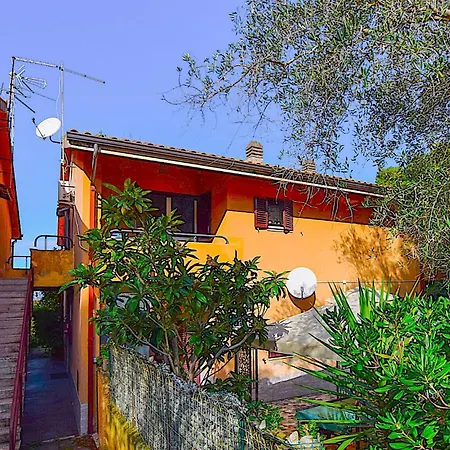 Apartmán Gorgeous In With Swimming Pool