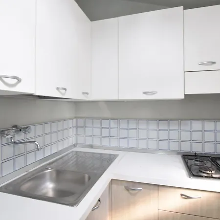 Apartament Gorgeous In With Swimming Pool